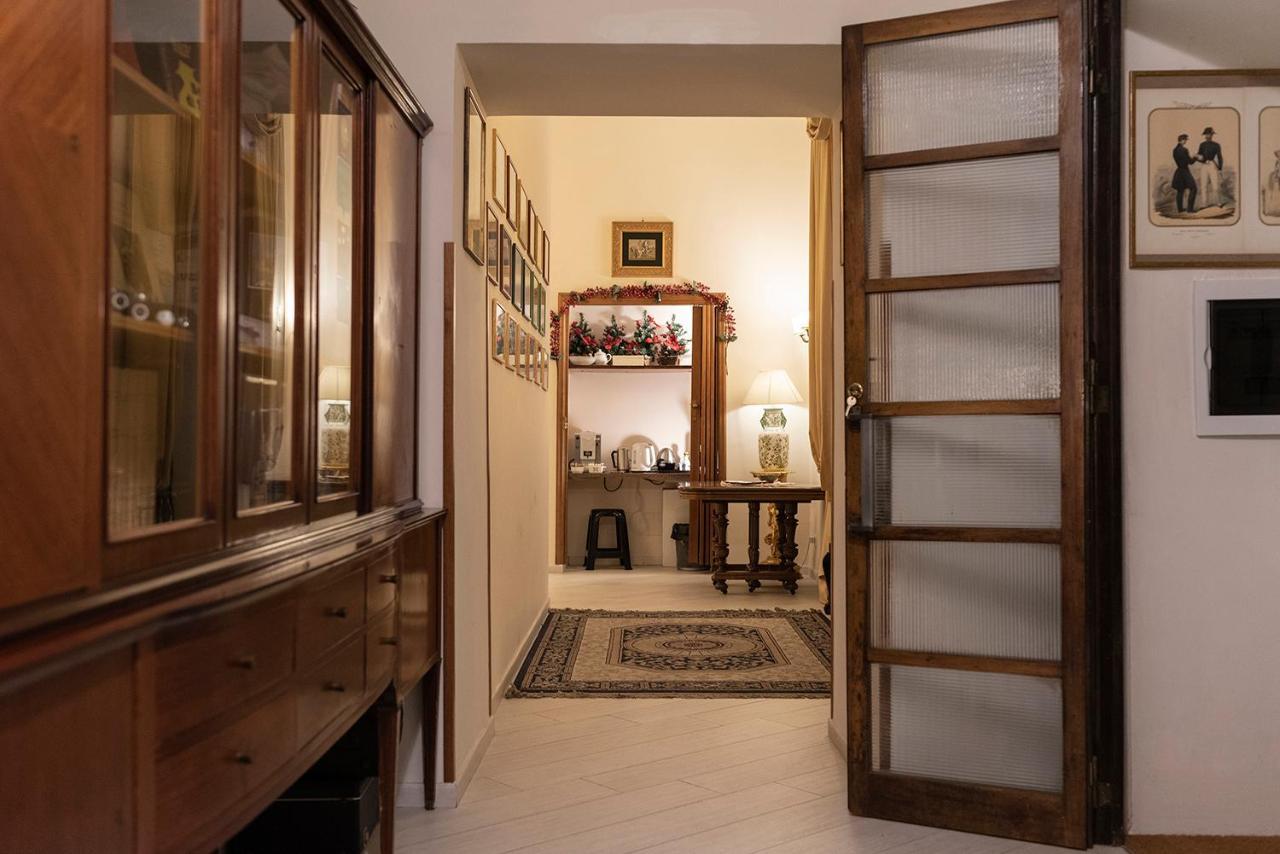 Domus Borbonica Bed & Breakfast Napoli Dış mekan fotoğraf
