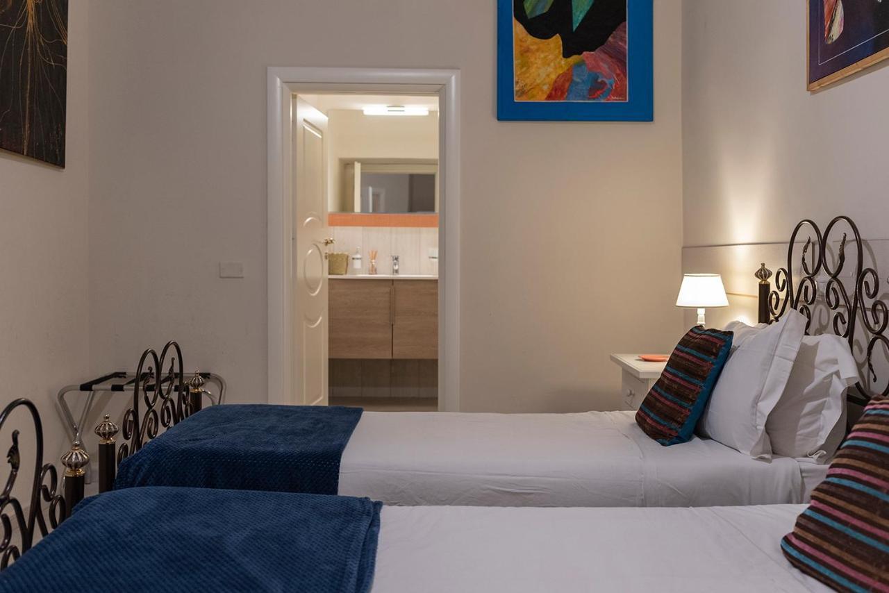 Domus Borbonica Bed & Breakfast Napoli Dış mekan fotoğraf