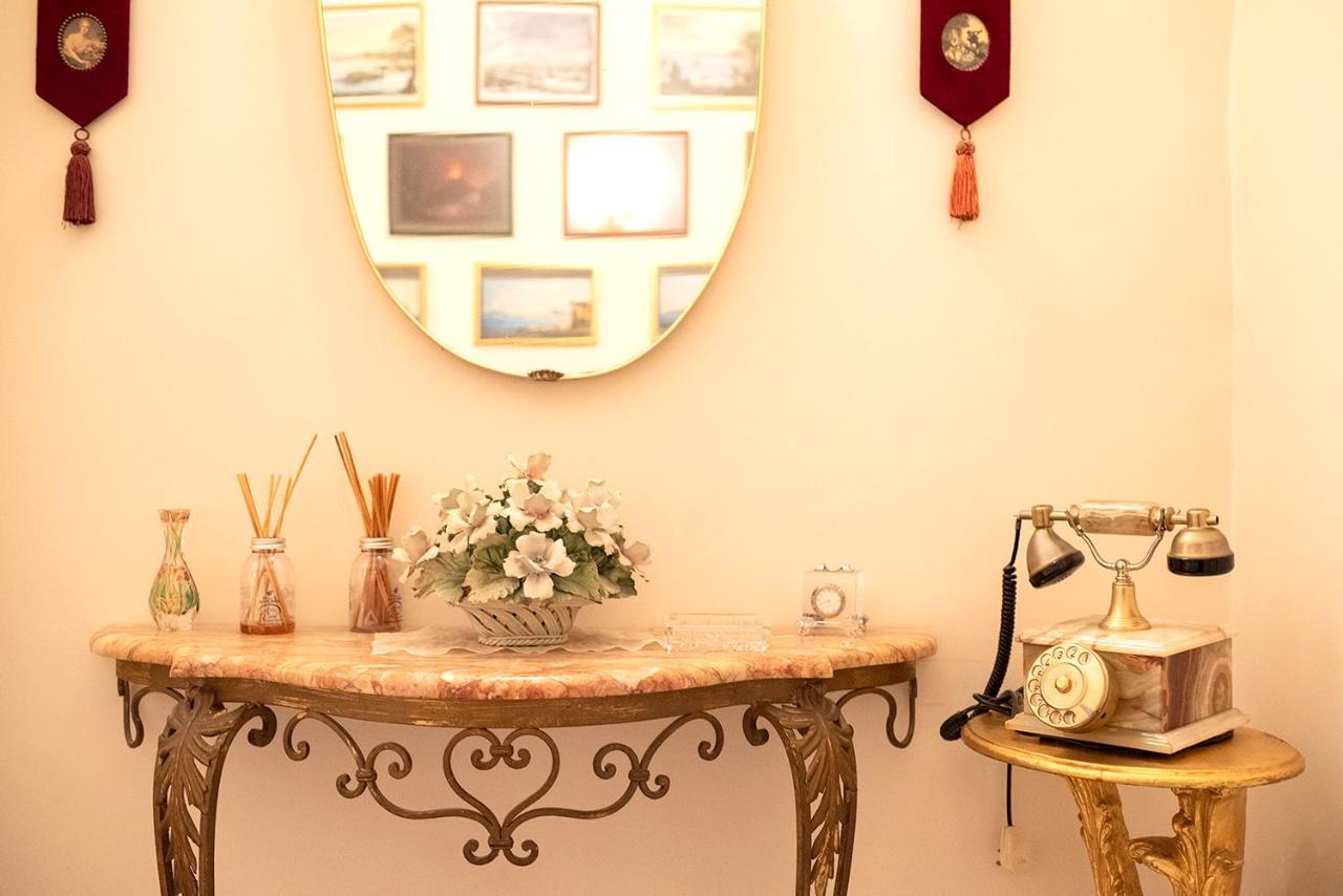Domus Borbonica Bed & Breakfast Napoli Dış mekan fotoğraf