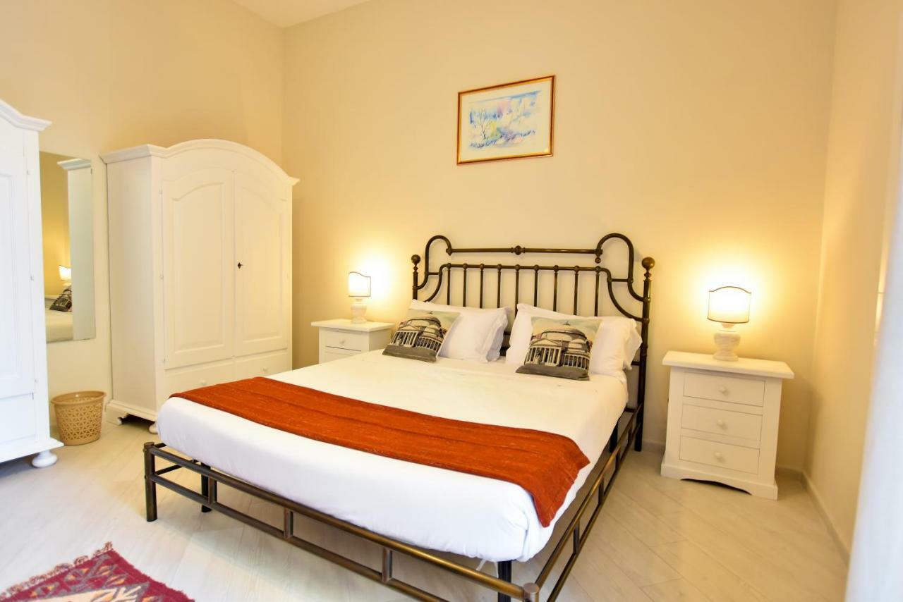 Domus Borbonica Bed & Breakfast Napoli Dış mekan fotoğraf