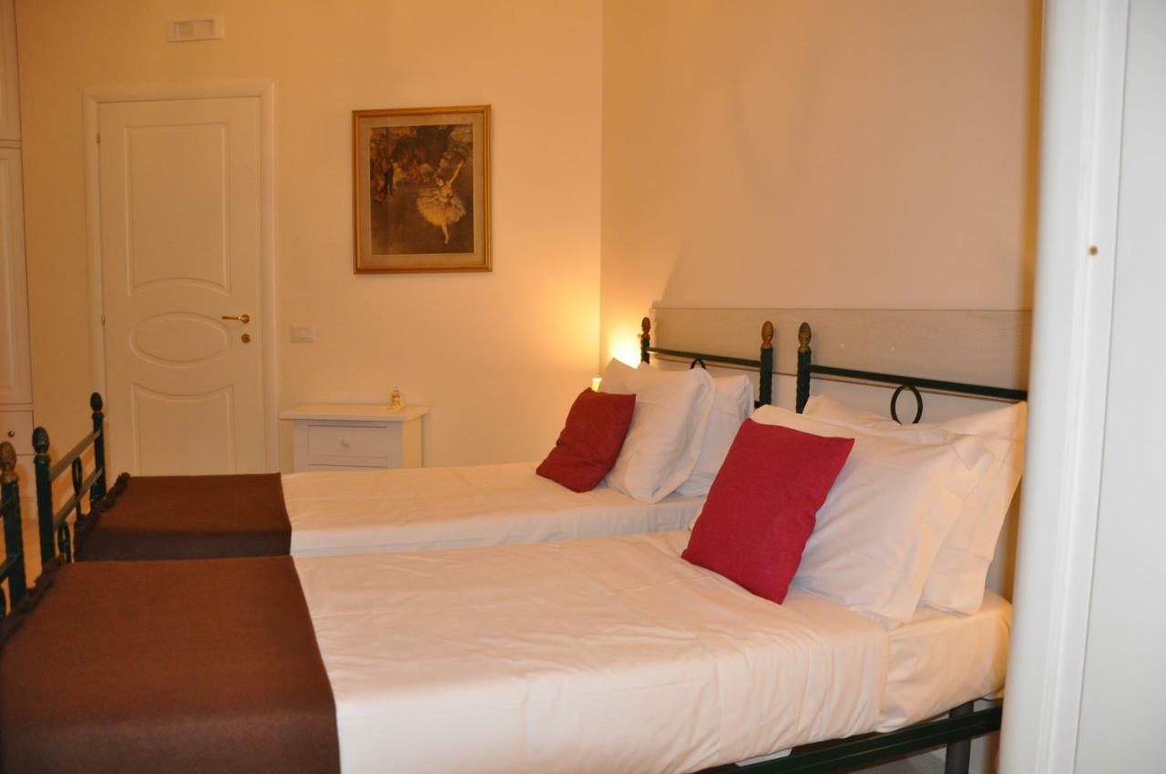 Domus Borbonica Bed & Breakfast Napoli Dış mekan fotoğraf